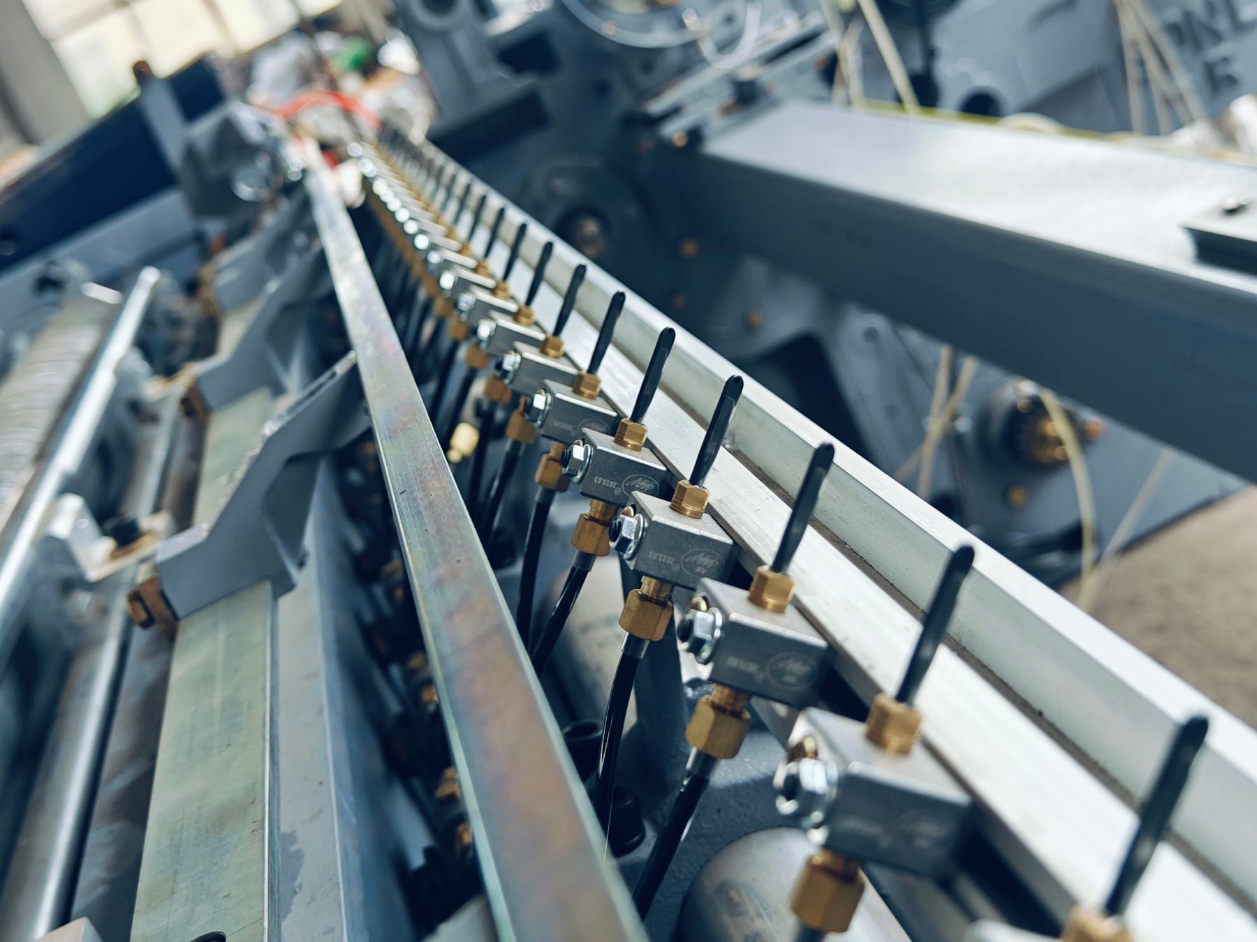 DLC auxiliary nozzles on MG9200 Max air jet loom