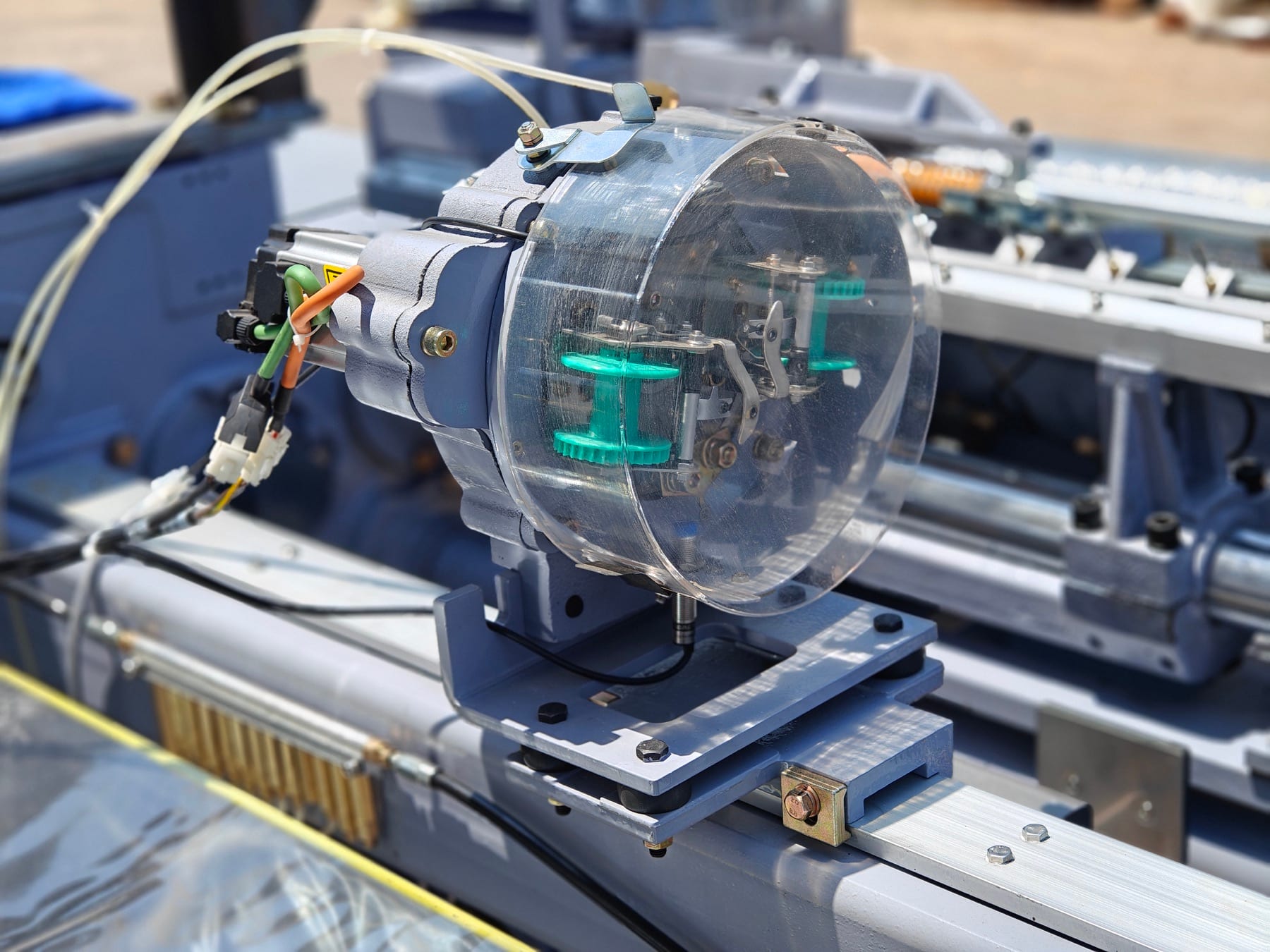 Electronic leno device for stable selvedge formation on MG9200 Max air jet loom