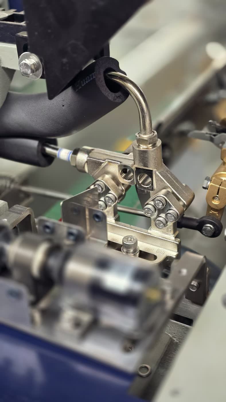 CNC-machined nozzle holder and guide assembly on JTM-508 water jet loom