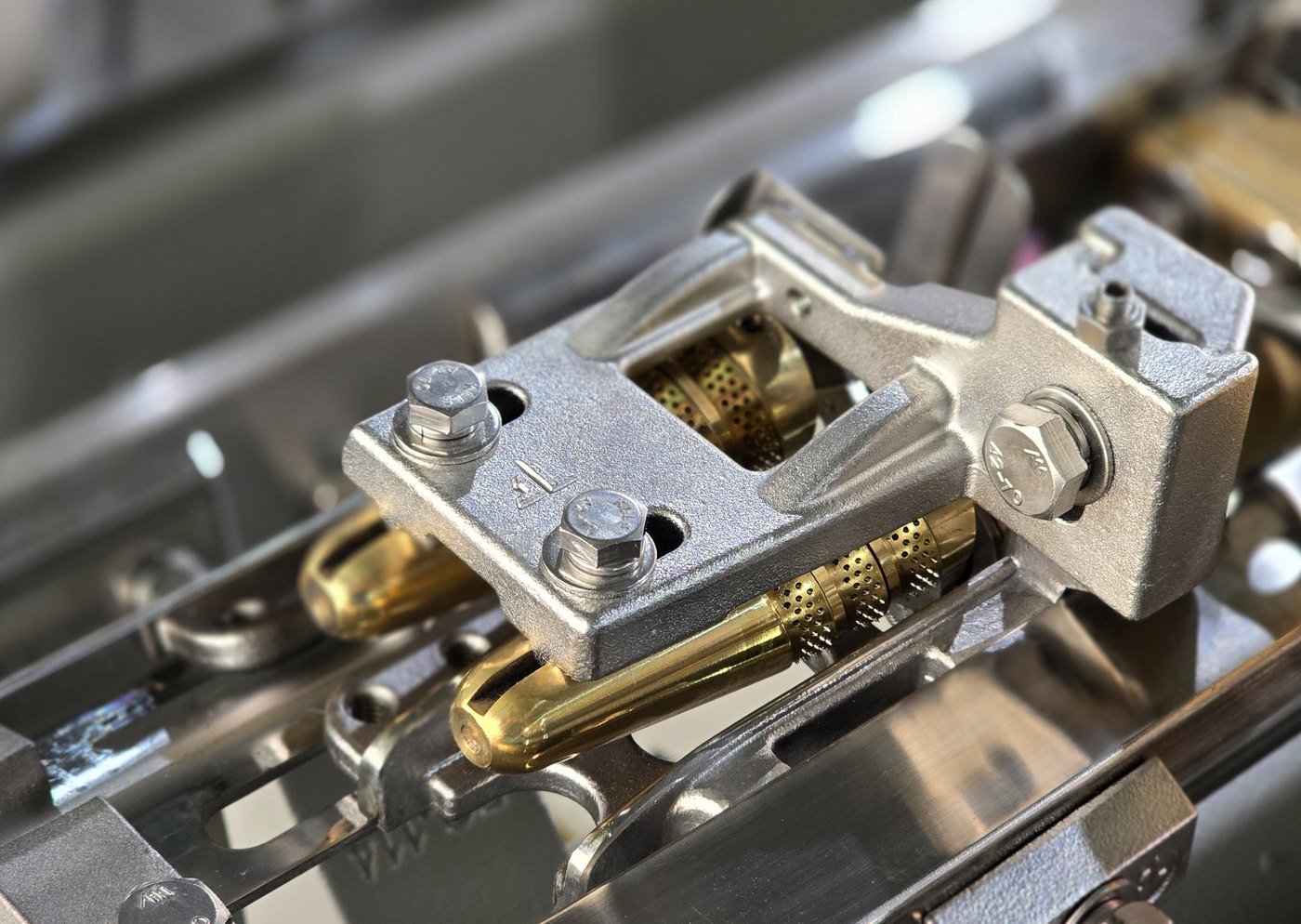 Six-ring temple assembly on JTM-508 water jet loom