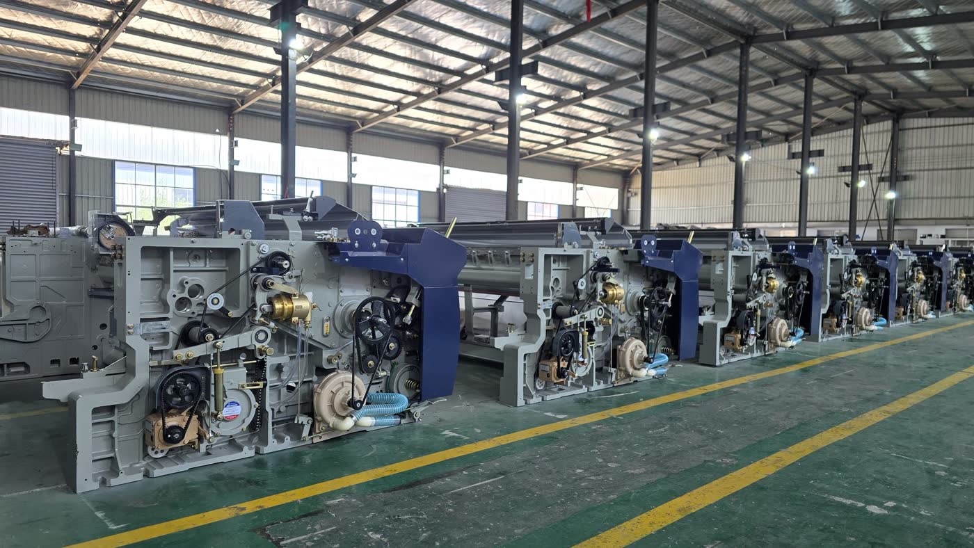 JTM-508 water jet loom left side view